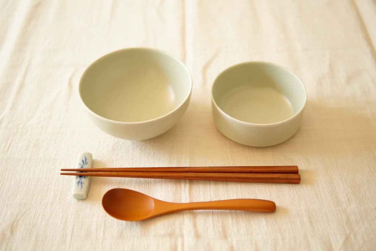 혼수그릇 세트 구성 - 밥그릇, 국그릇, 반찬접시, 수저